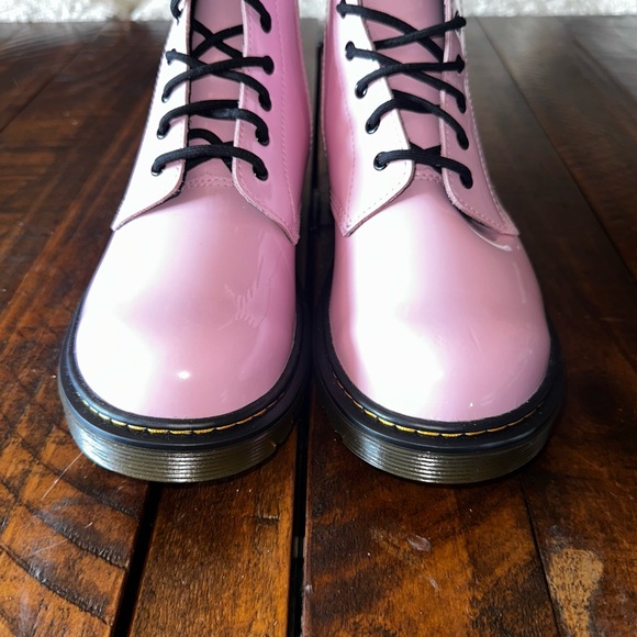 NWOB Dr. Martens 1460 boots in pale pink patent leather Women’s Sz 7 - Picture 4 of 15